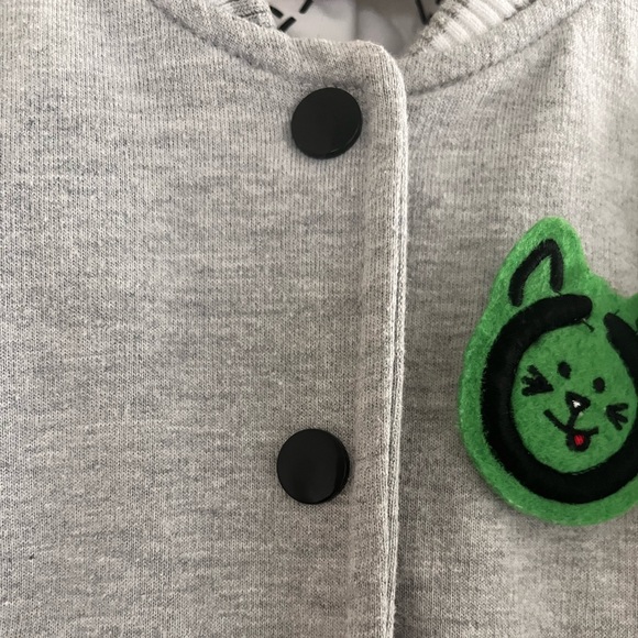 Like new unisex size 2T bomber jacket - Picture 2 of 3